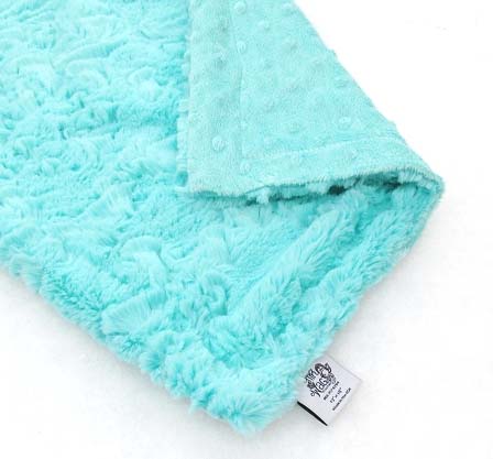 aruba-dots dog-binkey-blanket